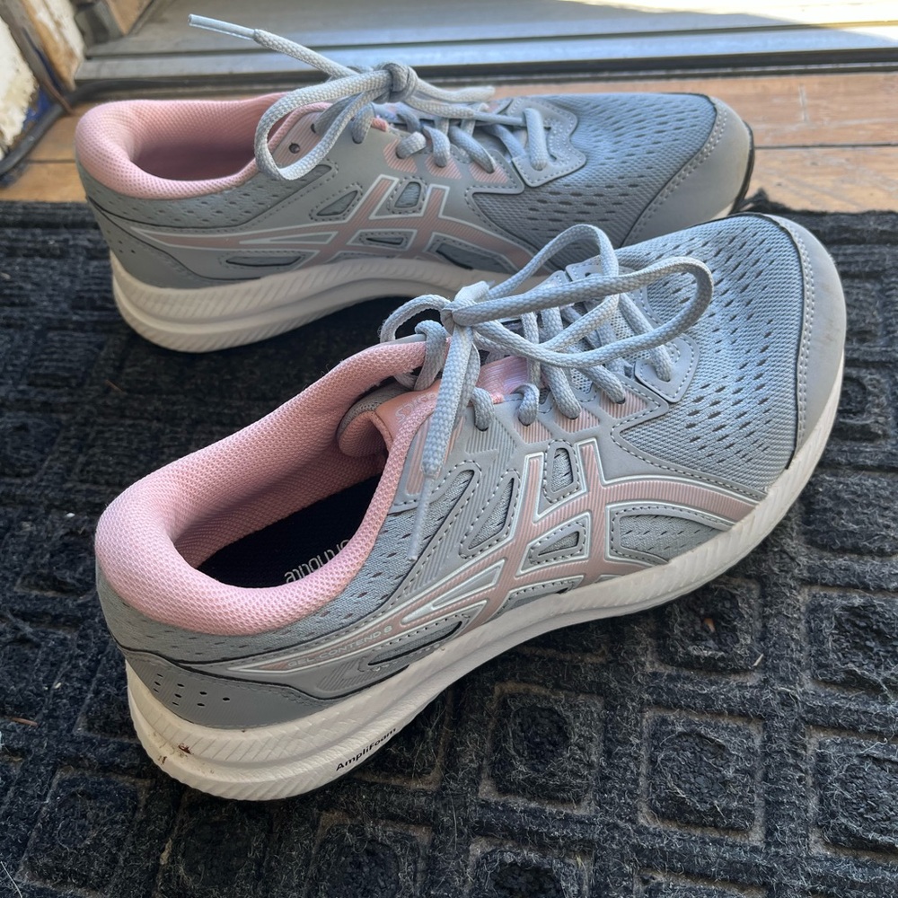 ASICS Gel Contend 8- very lightly worn, great condition